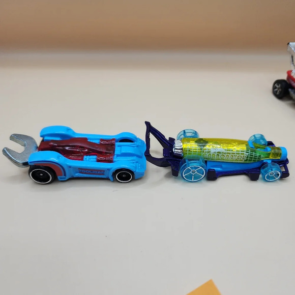 Hot Wheels Diecast 90s 2000s Radio Flyer Wagon Cloak Dagger Tooligan Carbonator - Picture 3 of 6